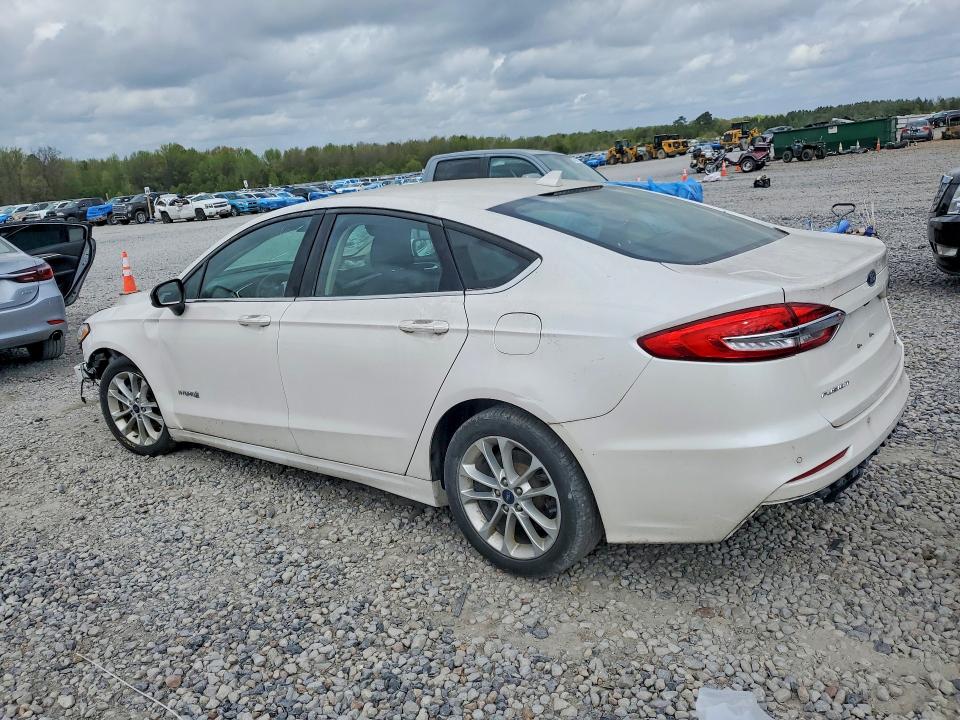 47927936 :رقم المزاد ، 3FA6P0LU4KR195873 vin ، 2019 Ford Fusion مزاد بيع