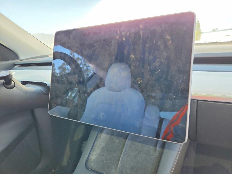 45478086 :رقم المزاد ، 7SAYGDEEXNF331917 vin ، 2022 Tesla Model Y مزاد بيع