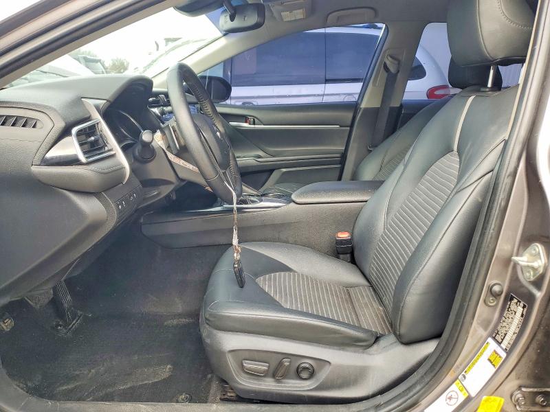 46358276 :رقم المزاد ، 4T1B11HK2JU141840 vin ، 2018 Toyota Camry مزاد بيع