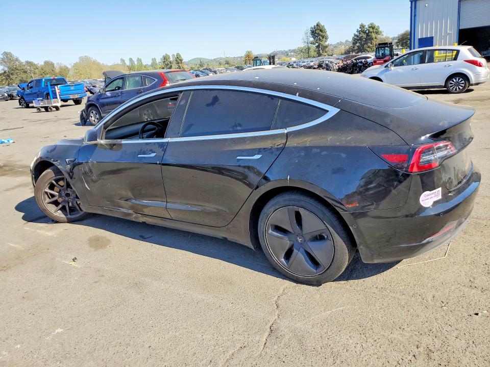 Продажа на аукционе авто 2018 Tesla Model 3, vin: 5YJ3E1EA4JF165817, номер лота: 45890386