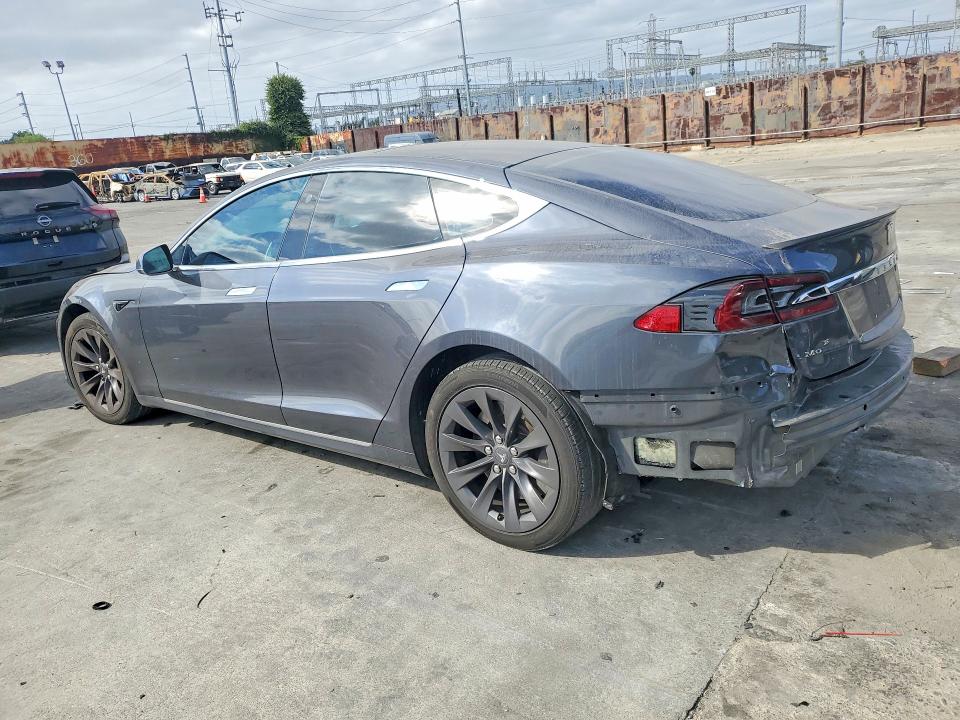 41916776 :رقم المزاد ، 5YJSA1E26HF219371 vin ، 2017 Tesla Model S مزاد بيع