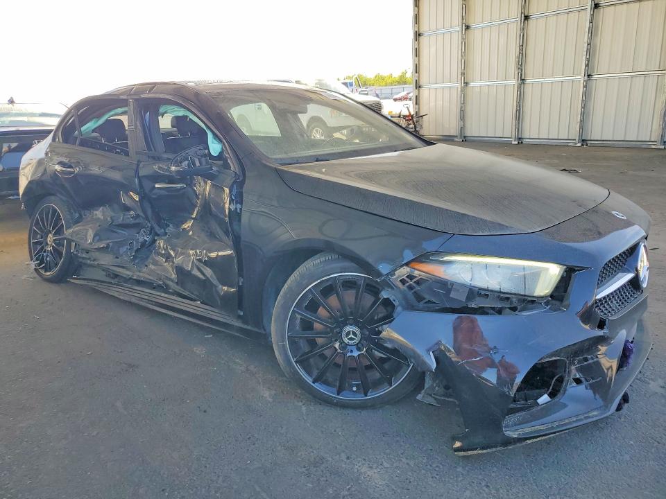 46048596 :رقم المزاد ، W1K3G4EB3NJ372482 vin ، 2022 Mercedes-benz A مزاد بيع