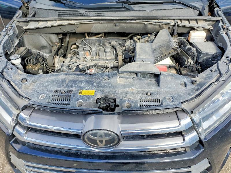 76202155 :رقم المزاد ، 5TDDZRFH1JS833975 vin ، 2018 Toyota Highlander مزاد بيع