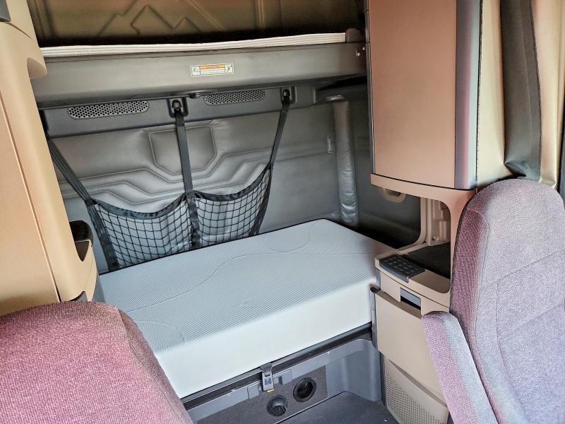 Продаж на аукціоні авто 2018 Freightliner Cascadia 125, vin: 1FUJGLDR7JLJL4720, номер лоту: 79421775