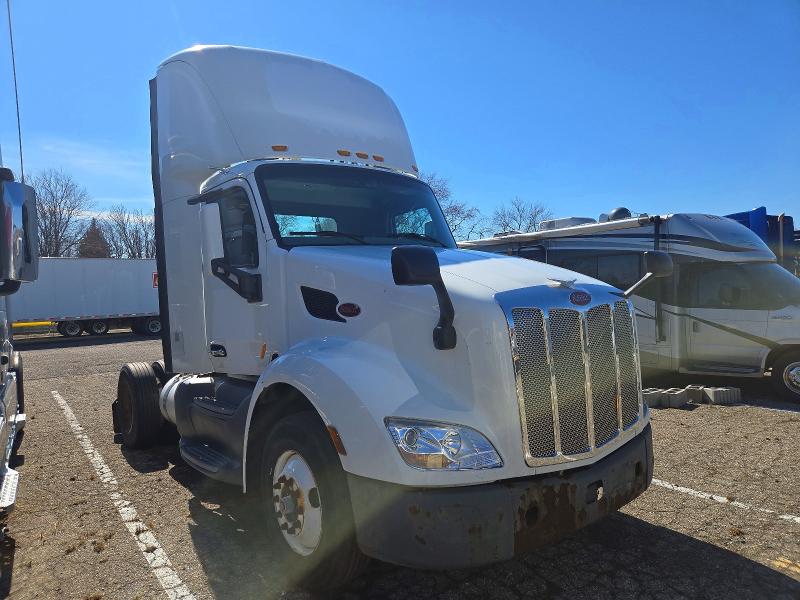 77500855 :رقم المزاد ، 1XPBA48X2GD339570 vin ، 2016 Peterbilt Tractor 579 مزاد بيع