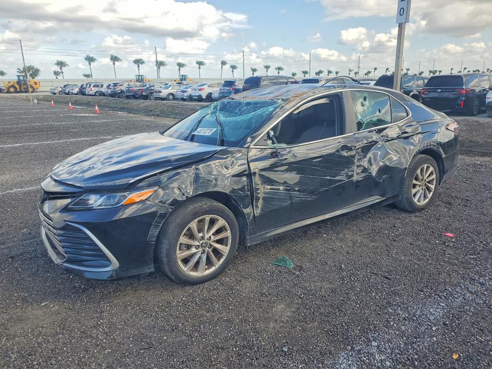 2022 Toyota Camry მანქანა იყიდება აუქციონზე, vin: 4T1C11AK4NU656780, აუქციონის ნომერი: 48210076