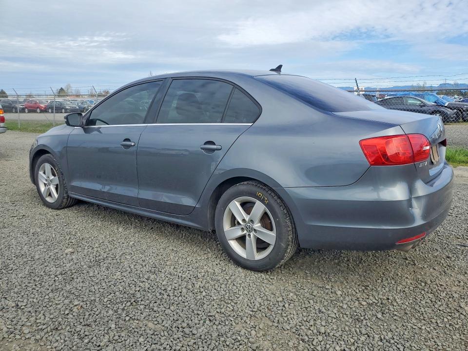 46882346 :رقم المزاد ، 3VWLL7AJ1EM378625 vin ، 2014 Volkswagen Jetta مزاد بيع