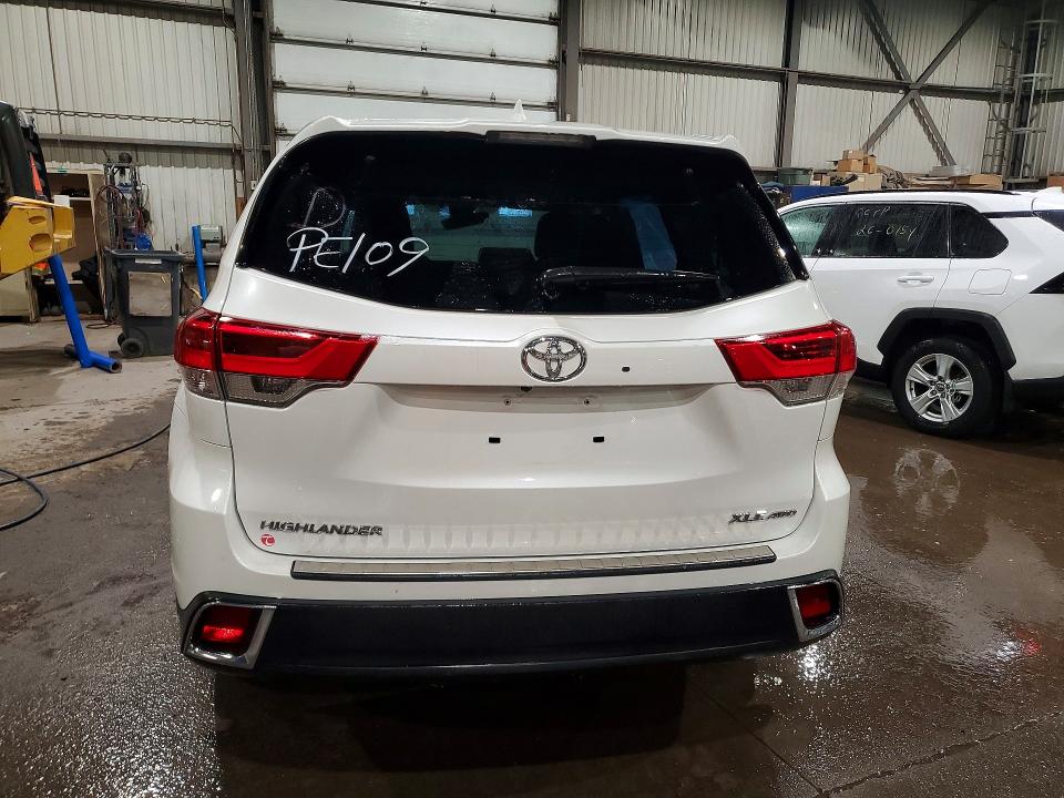 45521886 :رقم المزاد ، 5TDJZRFHXJS534066 vin ، 2018 Toyota Highlander مزاد بيع