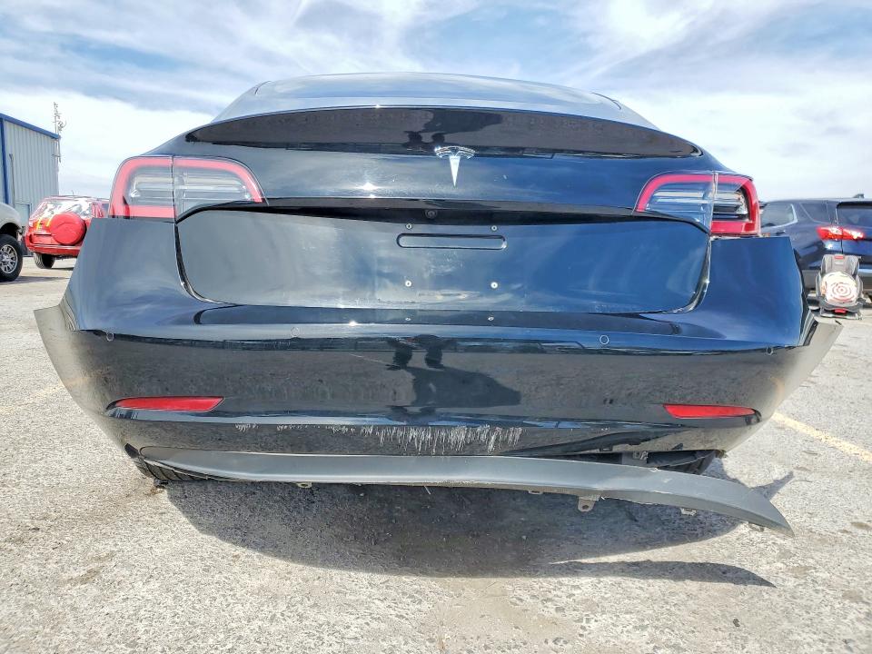 45665346 :رقم المزاد ، 5YJ3E1EA5JF045167 vin ، 2018 Tesla Model 3 مزاد بيع