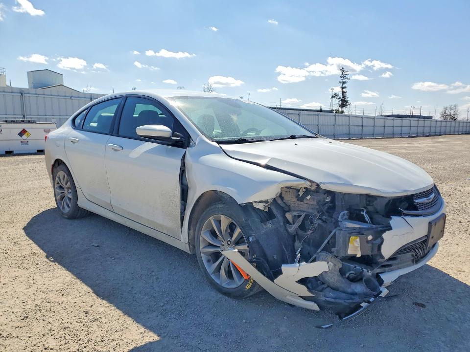 47330956 :رقم المزاد ، 1C3CCCDG4FN556924 vin ، 2015 Chrysler 200 مزاد بيع