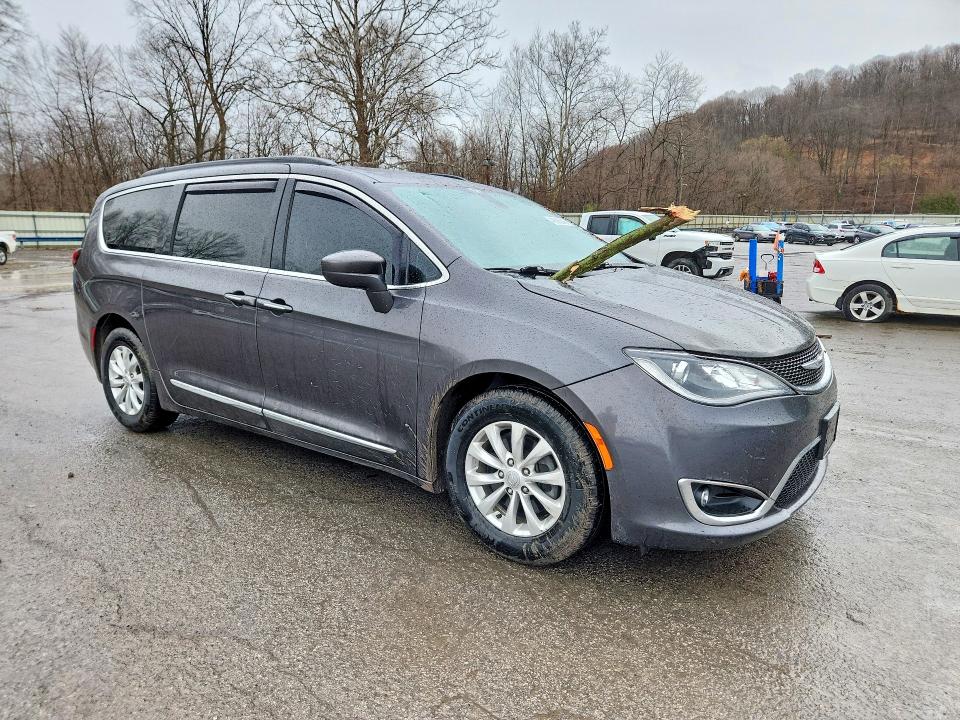46396646 :رقم المزاد ، 2C4RC1BG9HR744793 vin ، 2017 Chrysler Pacifica مزاد بيع