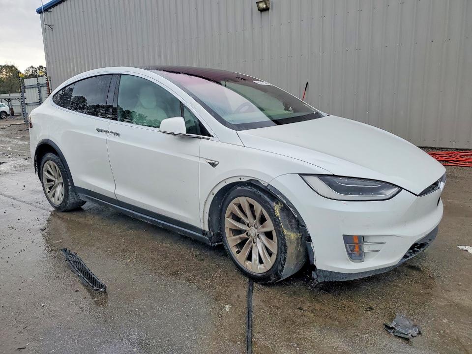 45672596 :رقم المزاد ، 5YJXCBE25GF022017 vin ، 2016 Tesla Model X مزاد بيع