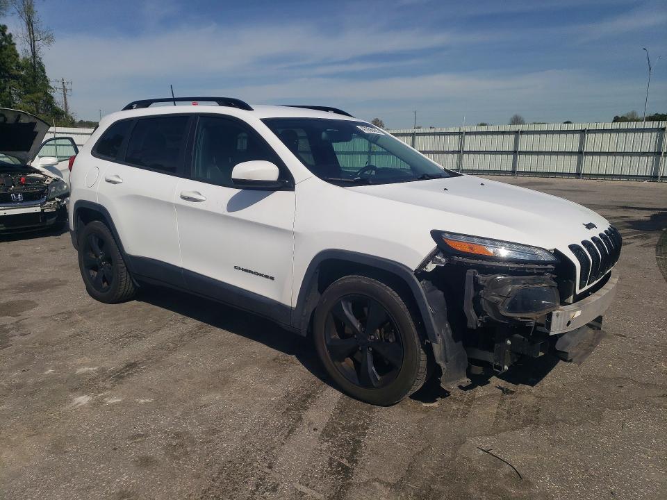 47056426 :رقم المزاد ، 1C4PJLCB3JD544027 vin ، 2018 Jeep Cherokee مزاد بيع