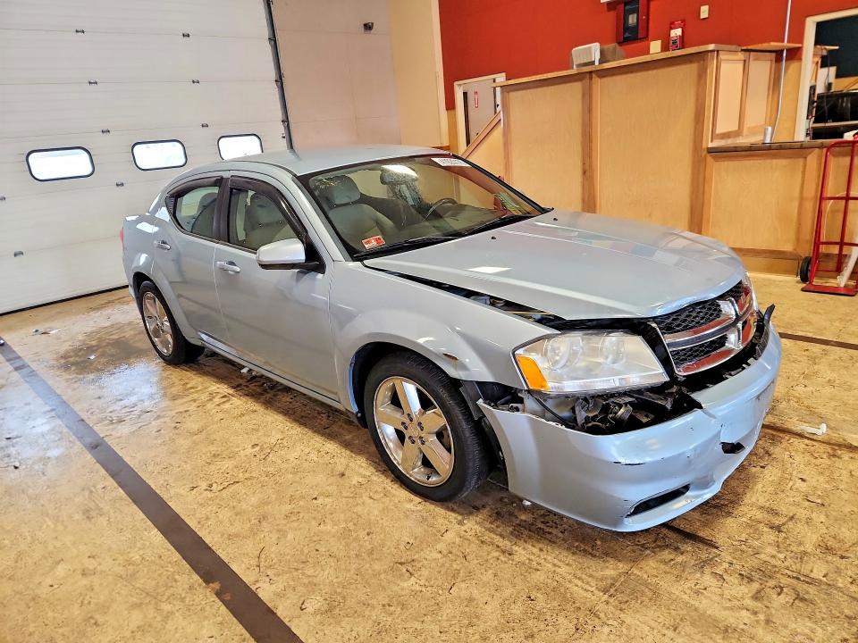 41920176 :رقم المزاد ، 1C3CDZCBXDN621438 vin ، 2013 Dodge Avenger مزاد بيع