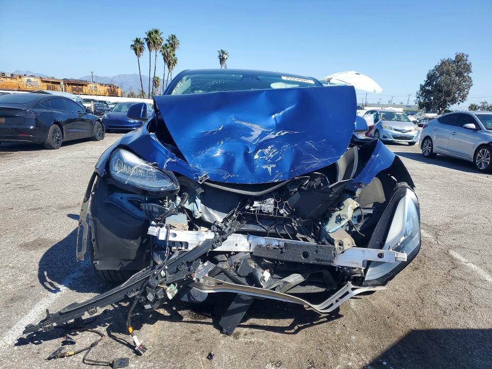 45552026 :رقم المزاد ، 5YJYGDED4MF116536 vin ، 2021 Tesla Model Y مزاد بيع