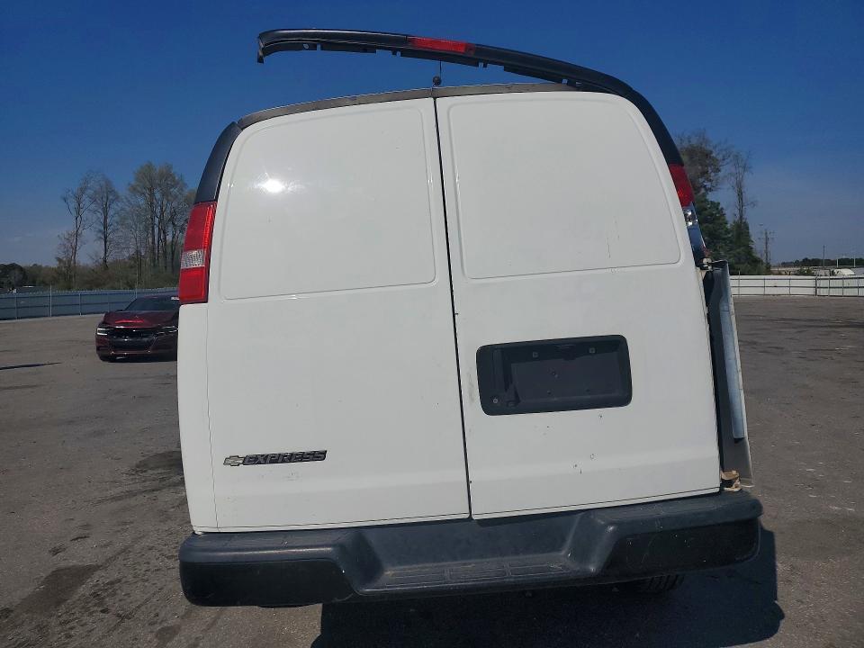 45623326 :رقم المزاد ، 1GCWGAFP3J1339623 vin ، 2018 Chevrolet Express G2500 مزاد بيع