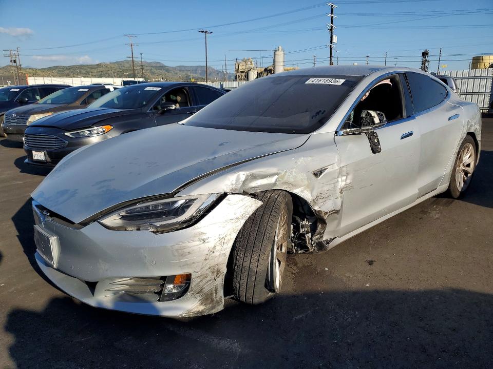 41618936 :رقم المزاد ، 5YJSA1E27GF141696 vin ، 2016 Tesla Model S مزاد بيع