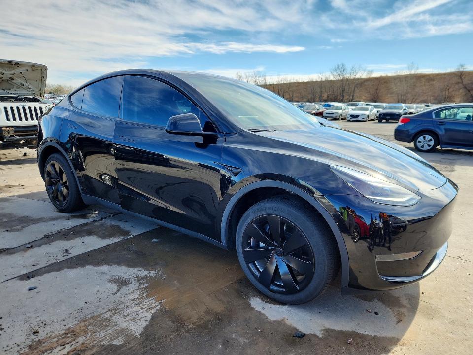 79742285 :رقم المزاد ، 7SAYGDED4RF051939 vin ، 2024 Tesla Model Y مزاد بيع