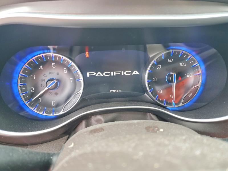 42070196 :رقم المزاد ، 2C4RC1EG8HR796380 vin ، 2017 Chrysler Pacifica مزاد بيع