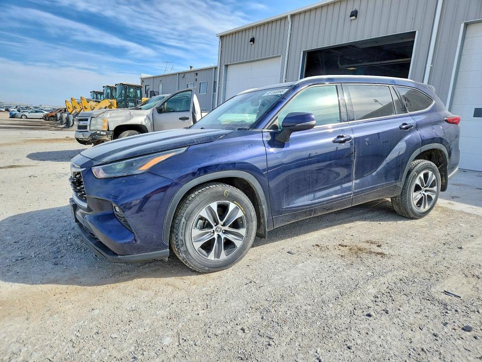 Auction sale of the 2022 Toyota Highlander, vin: 5TDGZRBH9NS163990, lot number: 46156866