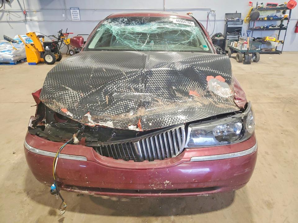 Продажа на аукционе авто 1999 Lincoln Town Car, vin: 1LNHM83W5XY680023, номер лота: 46904786