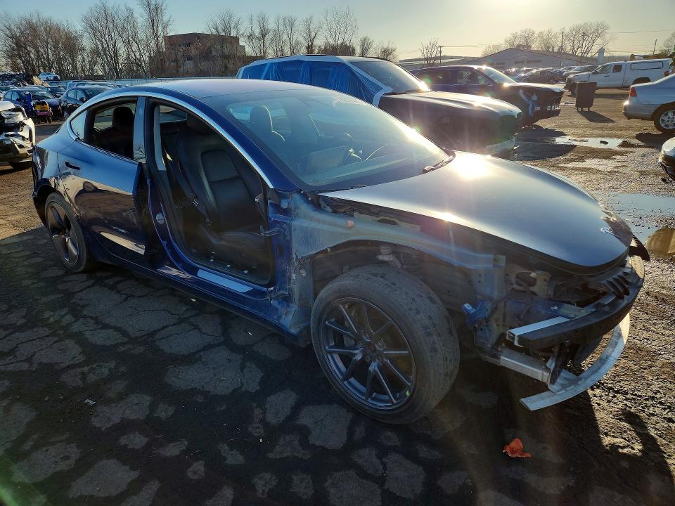 78229445 :رقم المزاد ، 5YJ3E1EB9JF120137 vin ، 2018 Tesla Model 3 مزاد بيع
