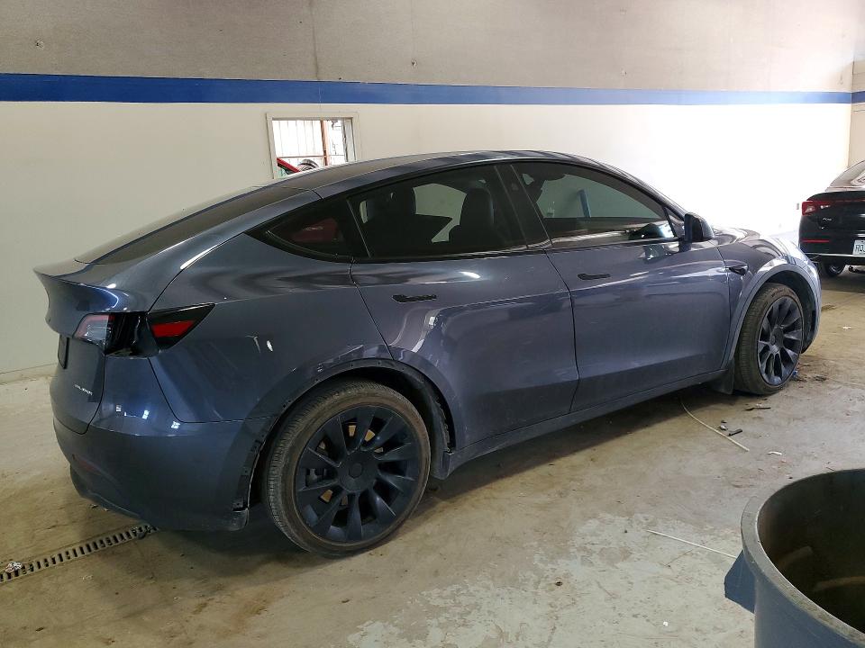 46720766 :رقم المزاد ، 7SAYGAEE5PF833963 vin ، 2023 Tesla Model Y مزاد بيع