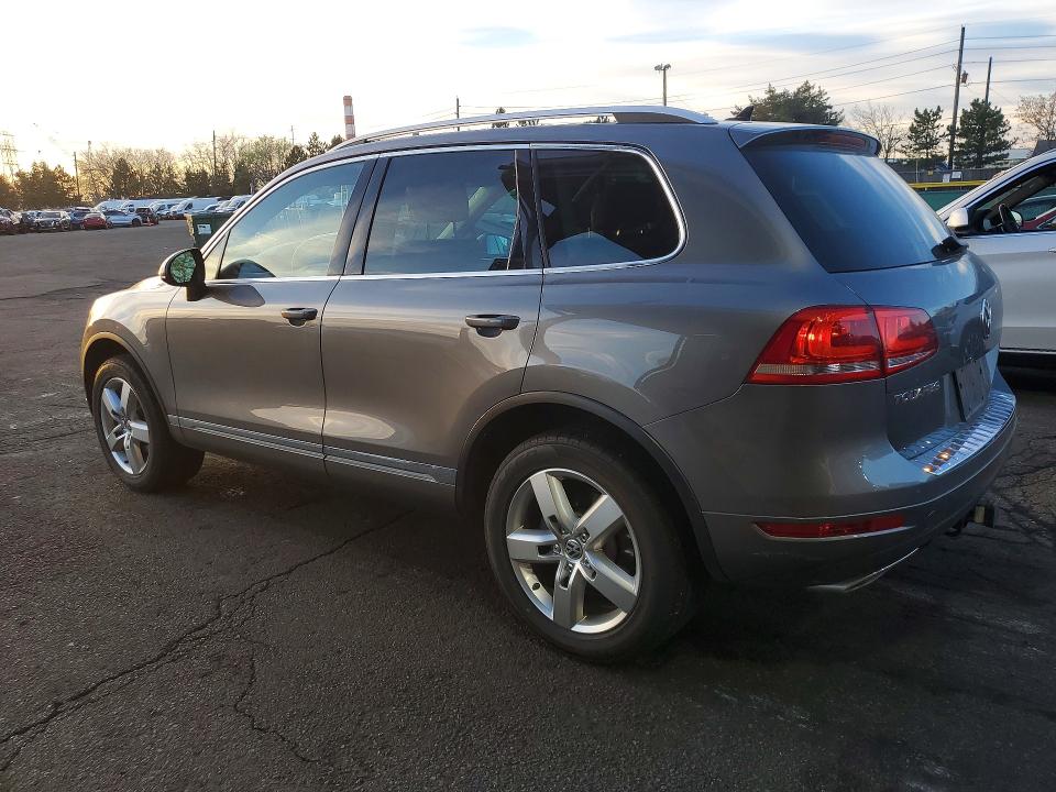 47611086 :رقم المزاد ، WVGEP9BP9DD010343 vin ، 2013 Volkswagen Touareg مزاد بيع