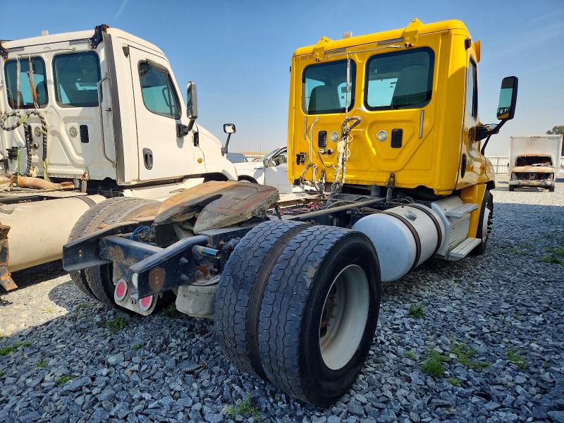 41761926 :رقم المزاد ، 3AKBGDDV4ESFZ0422 vin ، 2014 Freightliner Cascadia مزاد بيع