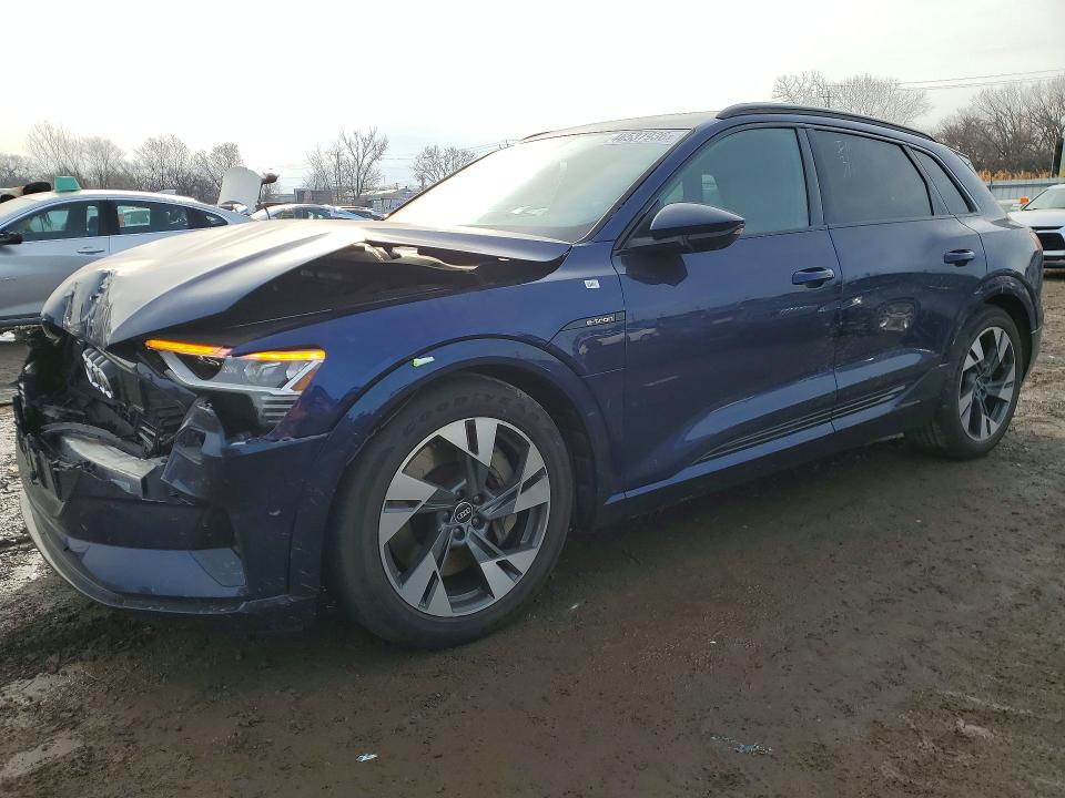 46537936 :رقم المزاد ، WA1AAAGE9NB009732 vin ، 2022 Audi E-tron مزاد بيع