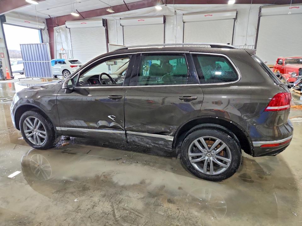 45511576 :رقم المزاد ، WVGEF9BP6FD007020 vin ، 2015 Volkswagen Touareg مزاد بيع