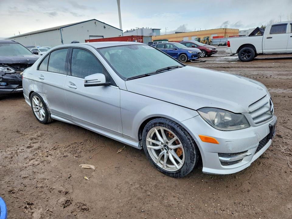 2012 Mercedes-benz C მანქანა იყიდება აუქციონზე, vin: WDDGF8FB8CF921605, აუქციონის ნომერი: 45958446