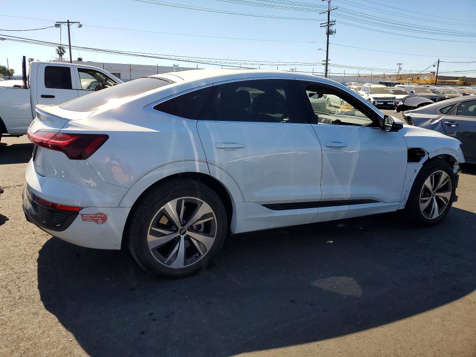46953416 :رقم المزاد ، WA1CAAGE5RB032617 vin ، 2024 Audi Q8 E-tron مزاد بيع