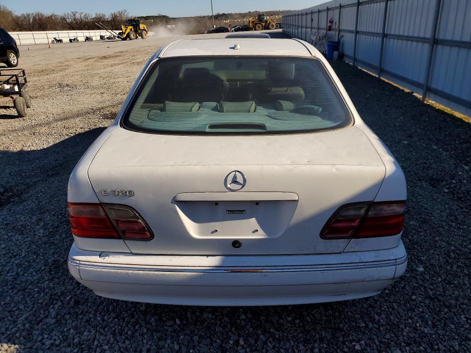 Aukcja sprzedaży 2000 Mercedes-benz E, vin: WDBJF65J7YB082721, numer aukcji: 41953926