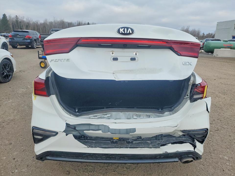 45761276 :رقم المزاد ، 3KPF54AD4ME348398 vin ، 2021 Kia Forte مزاد بيع