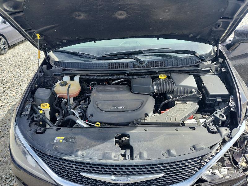 45814826 :رقم المزاد ، 2C4RC1EG6HR525561 vin ، 2017 Chrysler Pacifica مزاد بيع