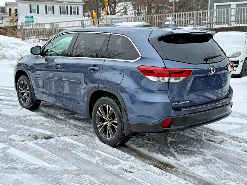 45568616 :رقم المزاد ، 5TDBZRFH5JS910676 vin ، 2018 Toyota Highlander مزاد بيع