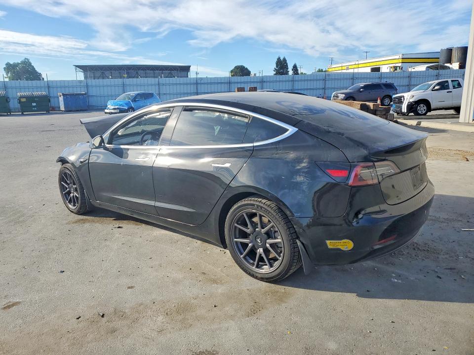 47627886 :رقم المزاد ، 5YJ3E1EB6JF178643 vin ، 2018 Tesla Model 3 مزاد بيع