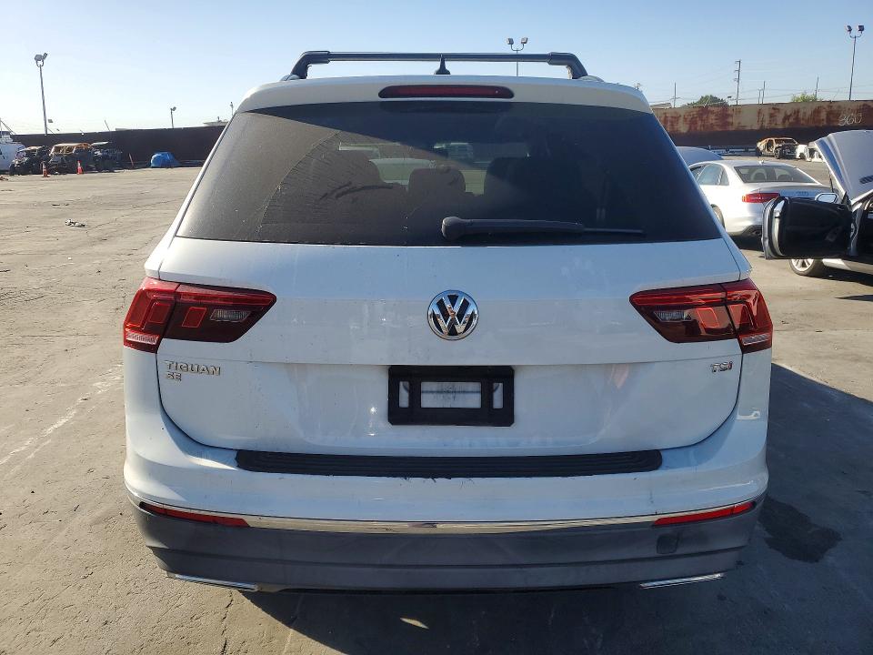 41584876 :رقم المزاد ، 3VV3B7AX4JM214677 vin ، 2018 Volkswagen Tiguan مزاد بيع
