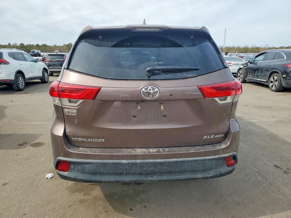 Продажа на аукционе авто 2018 Toyota Highlander, vin: 5TDJZRFH1JS902201, номер лота: 78231915