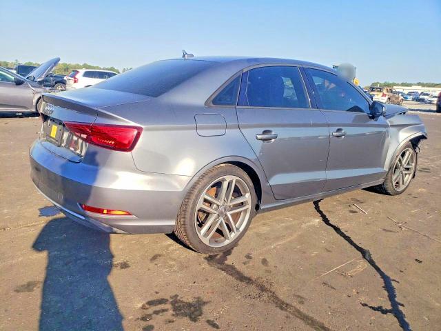 Продажа на аукционе авто 2018 Audi A3, vin: WAUAUGFF1J1042716, номер лота: 45754936