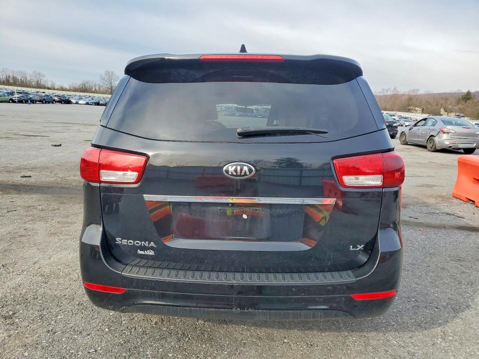 45754856 :رقم المزاد ، KNDMB5C15F6061699 vin ، 2015 Kia Sedona مزاد بيع