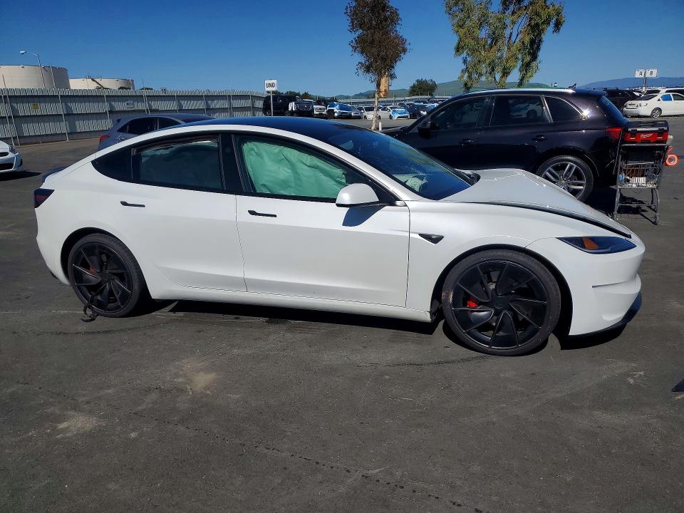 41737126 :رقم المزاد ، 5YJ3E1ET6SF066399 vin ، 2025 Tesla Model 3 مزاد بيع