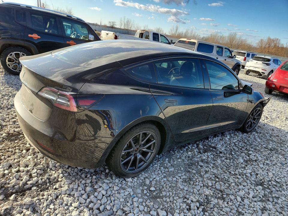 46987636 :رقم المزاد ، 5YJ3E1EB8JF103328 vin ، 2018 Tesla Model 3 مزاد بيع