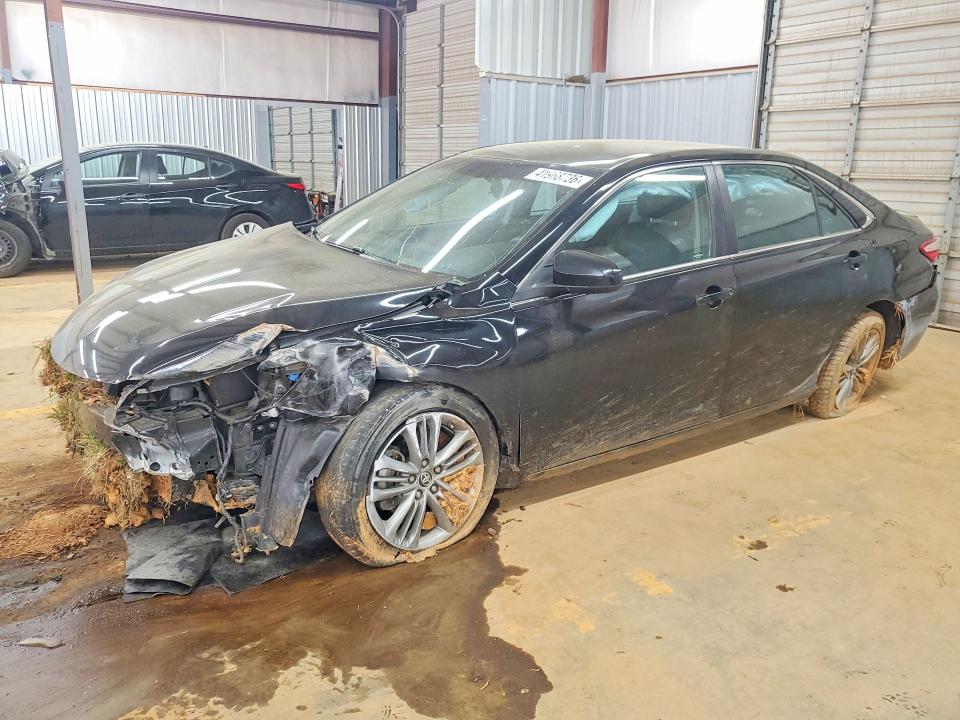 41968736 :رقم المزاد ، 4T1BF1FK4FU013708 vin ، 2015 Toyota Camry مزاد بيع