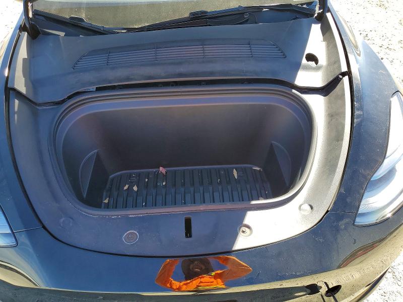 46193906 :رقم المزاد ، 7SAYGAEE7SF272187 vin ، 2025 Tesla Model Y مزاد بيع