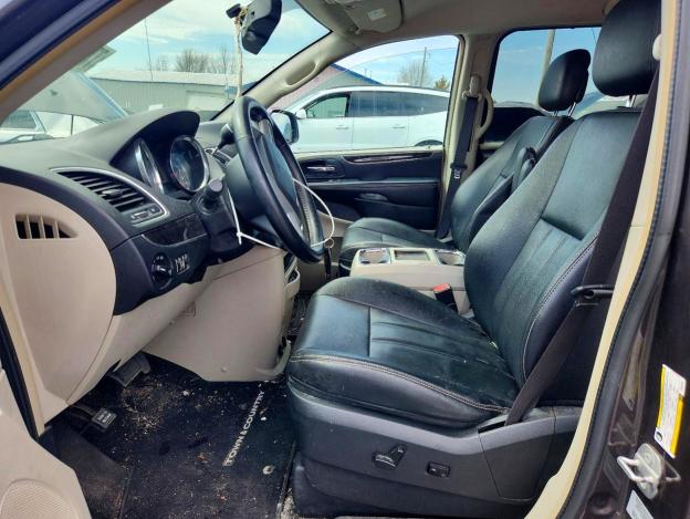 77216045 :رقم المزاد ، 2C4RC1BG1FR562552 vin ، 2015 Chrysler Town & Country مزاد بيع