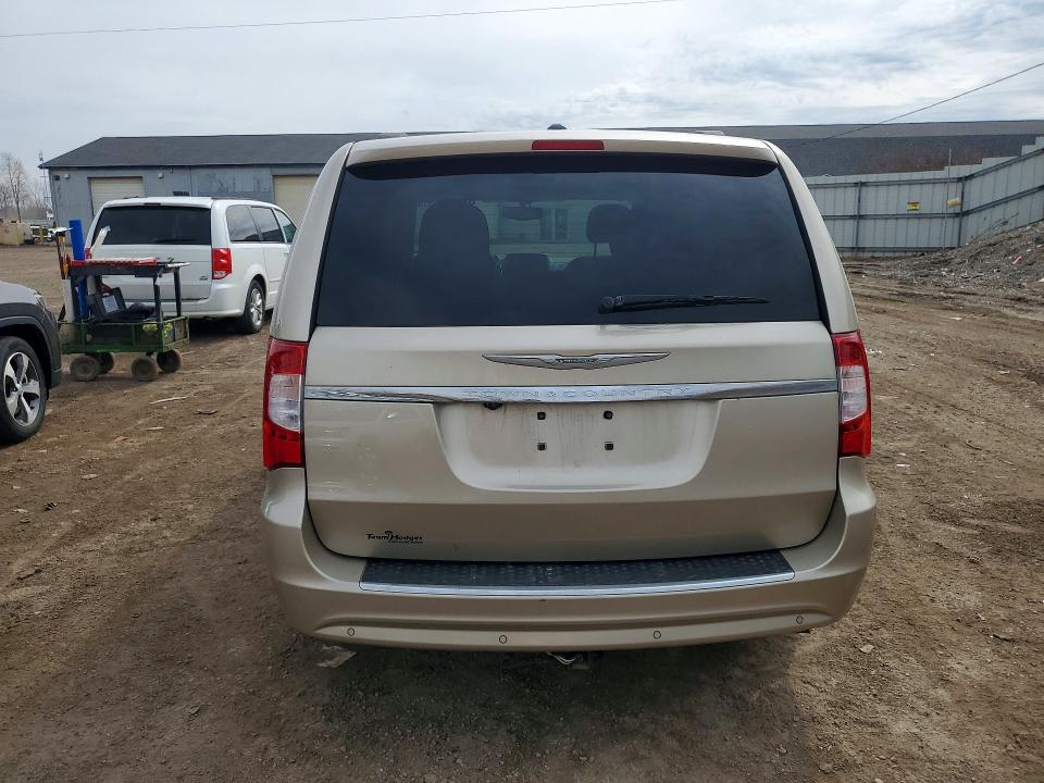 47425776 :رقم المزاد ، 2C4RC1CGXFR727951 vin ، 2015 Chrysler Town & Country مزاد بيع