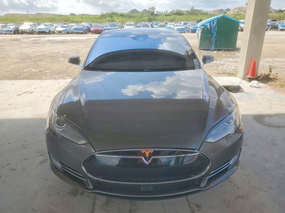 45991636 :رقم المزاد ، 5YJSA1E20GF131415 vin ، 2016 Tesla Model S مزاد بيع