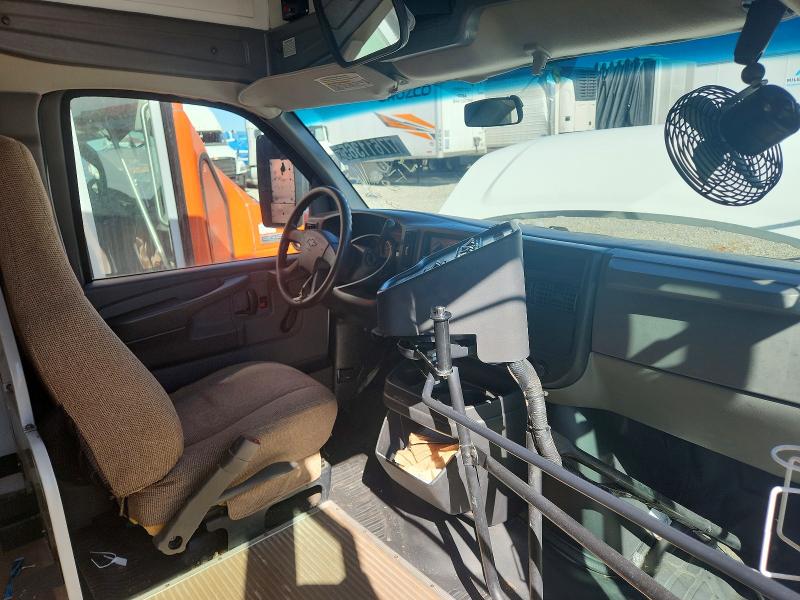 77611365 :رقم المزاد ، 1GBHG31V751191609 vin ، 2005 Chev Express G3500 مزاد بيع